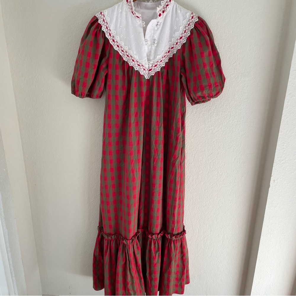 Vintage Princess Kaiulani Palaka Muumuu With White Lace Trim